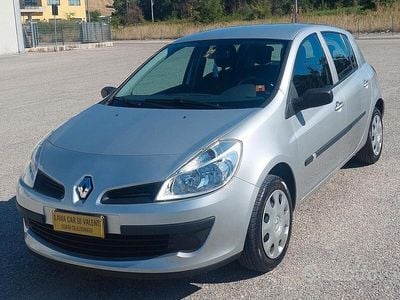 Grigio Usata 2007 Renault Clio II Berlina | 4000 € (Buon prezzo)