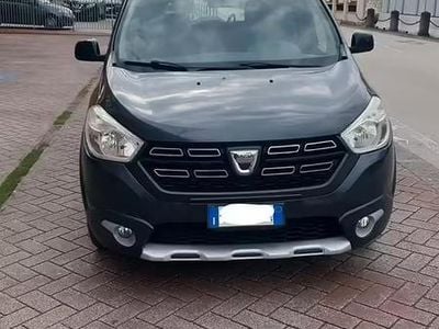 Begagnad Dacia Lodgy 110 HK (80 kW) 2019 Grå Minibuss
