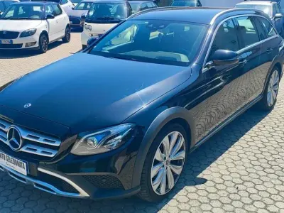 Usata Mercedes E220 All-Terrain Premium Plus 194 CV (142 kW) 2018 Nero Station wagon