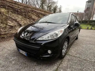 Usata Peugeot 207 73 CV (53 kW) 2013 Nero Berlina