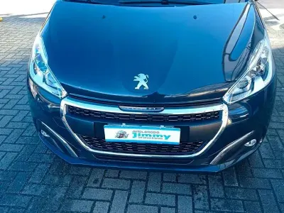Usata Peugeot 208 GT-line 100 CV (73 kW) 2018 Marrone Utilitaria