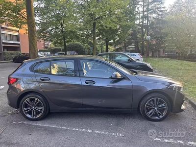 Usata BMW 118 Sport Line 136 CV (100 kW) 2020 Grigio Utilitaria