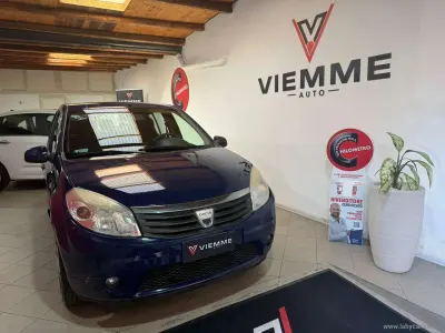 Begagnad Dacia Sandero Lauréate 76 HK (55 kW) 2009 Blå Sedan