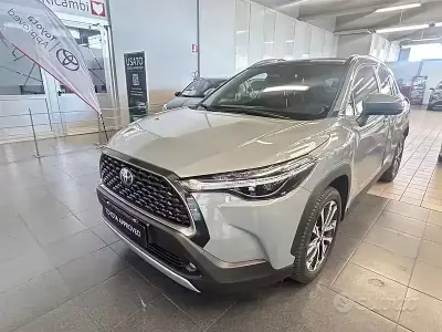 Usata Toyota Corolla Cross Lounge 140 CV (102 kW) 2023 Verde SUV