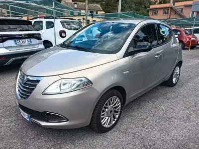 Usata Lancia Ypsilon Gold 69 CV (50 kW) 2015 Grigio Utilitaria