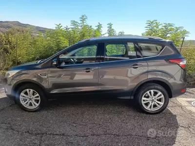 Usata Ford Kuga 120 CV (88 kW) 2017 Grigio SUV