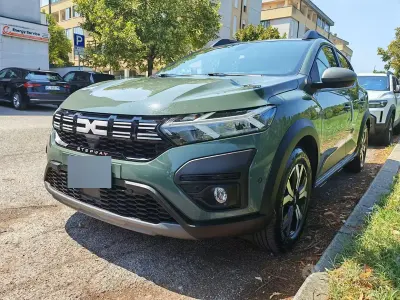 Usata Dacia Sandero Expression 101 CV (74 kW) 2023 Verde Berlina