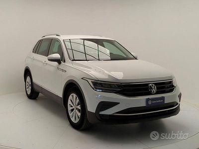 Pure white Usata 2023 VW Tiguan Life SUV | 27.900 € (Ottimo prezzo)