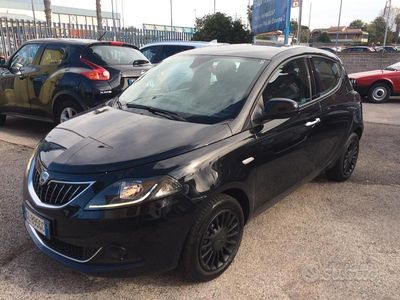 Usata Lancia Ypsilon Silver 69 CV (50 kW) 2022 Nero Utilitaria