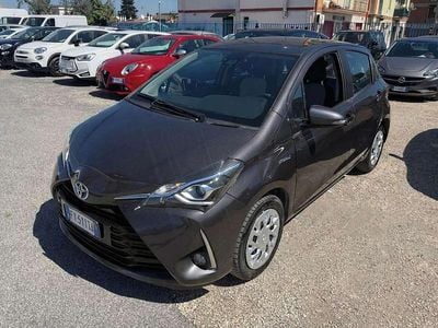 Usata Toyota Yaris Hybrid 73 CV (53 kW) 2019 Grigio Berlina