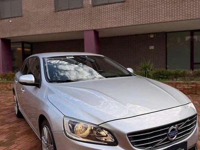 Usata Volvo V60 Momentum 115 CV (84 kW) 2014 Argento Station wagon