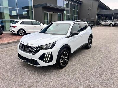 Usata Peugeot 2008 Allure 101 CV (74 kW) 2024 Grigio metallizzato SUV