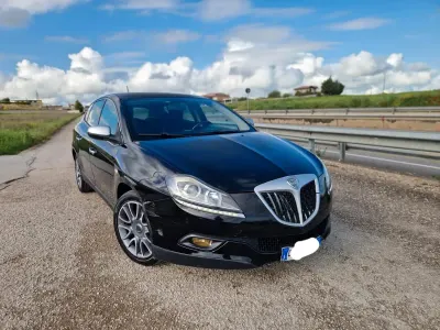 Usata Lancia Delta 165 CV (121 kW) 2010 Nero Utilitaria