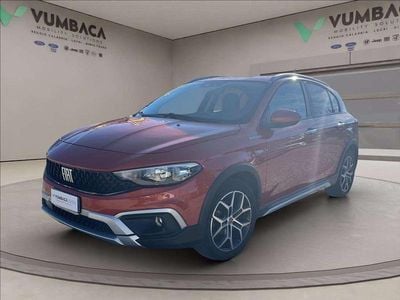 Usata Fiat Tipo Cross 131 CV (96 kW) 2022 Arancione metallizzato Berlina