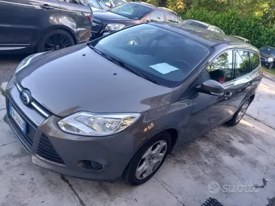 Usata Ford Focus Individual 115 CV (84 kW) 2013 Grigio Station wagon