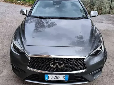 Usata Infiniti Q30 Business Executive 156 CV (114 kW) 2016 Grigio Berlina