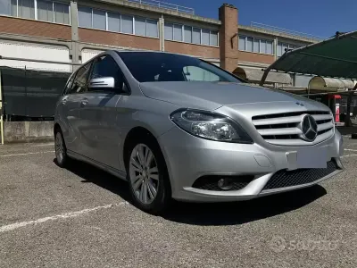 Usata Mercedes B180 Executive 109 CV (80 kW) 2013 Grigio Monovolume