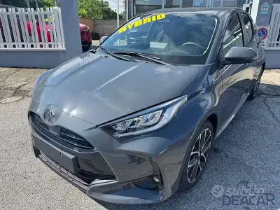 Nuova Toyota Yaris Hybrid 2026 Grigio Berlina