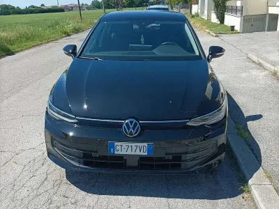 Usata VW Golf VIII Life 116 CV (85 kW) 2024 Berlina