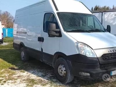 Usata Iveco Daily 126 CV (92 kW) 2014 Bianco Berlina