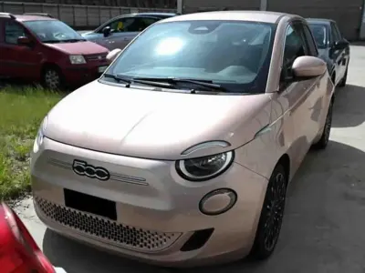 Usata Fiat 500e Icon 86 kW (118 CV) 2022 Viola Berlina