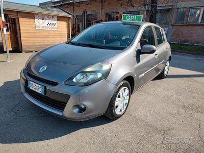 Usata Renault Clio II 75 CV (55 kW) 2009 Grigio Berlina