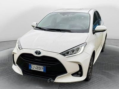 Usata Toyota Yaris Hybrid Trend 92 CV (67 kW) 2022 Bianco Berlina