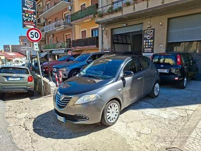 Begagnad Lancia Ypsilon S 95 HK (69 kW) 2012 Svart Halvkombi