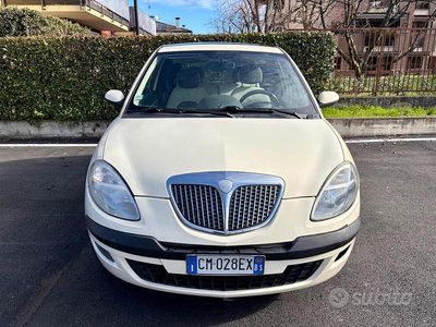 Usata Lancia Ypsilon 80 CV (58 kW) 2004 Beige Utilitaria
