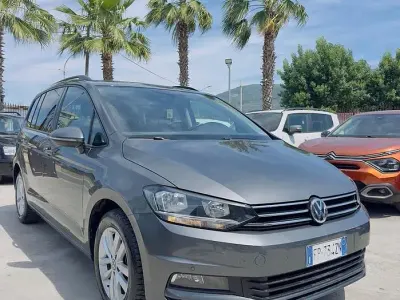 Usata VW Touran Executive 115 CV (84 kW) 2018 Grigio Monovolume