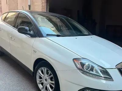 Usata Lancia Delta 130 CV (95 kW) 2011 Bianco Utilitaria