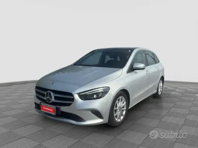 Usata Mercedes B180 116 CV (85 kW) 2019 Grigio Utilitaria