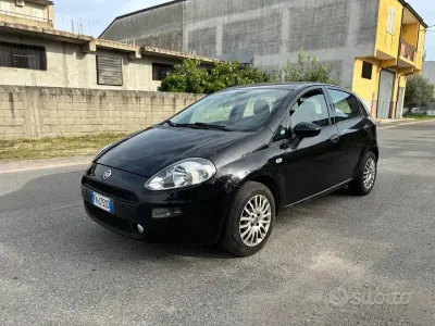 Begagnad Fiat Punto Street 77 HK (56 kW) 2019 Svart Sedan
