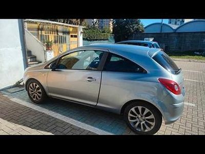 Usata Opel Corsa 85 CV (62 kW) 2011 Grigio