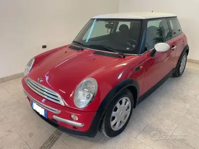Begagnad Mini One D 75 HK (55 kW) 2003 Röd Halvkombi