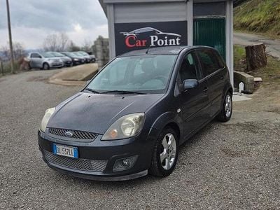Usata Ford Fiesta Ghia 75 CV (55 kW) 2007 Grigio Utilitaria