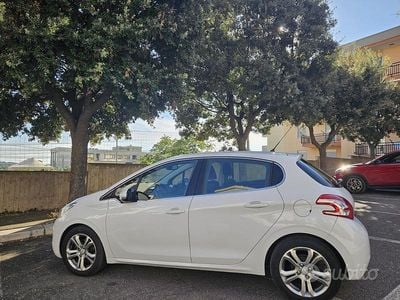 Usata Peugeot 208 Allure 68 CV (50 kW) 2013 Bianco Utilitaria