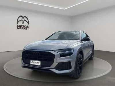 Usata Audi Q8 S-Line 231 CV (169 kW) 2022 Grigio / gray SUV