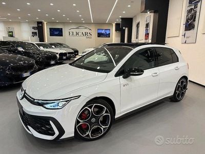 Usata VW Golf VIII GTI 265 CV (194 kW) 2024 Bianco metallizzato Berlina