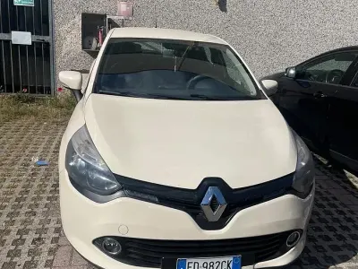 Usado Renault Clio IV Life 90 CV (66 kW) 2016 Beige Berlina