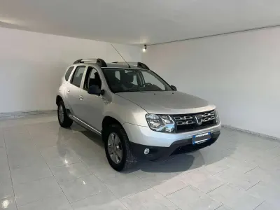 Usata Dacia Duster Lauréate 109 CV (80 kW) 2016 Grigio SUV