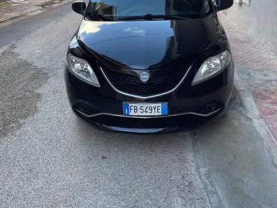 Usata Lancia Ypsilon 95 CV (69 kW) 2016 Nero Utilitaria