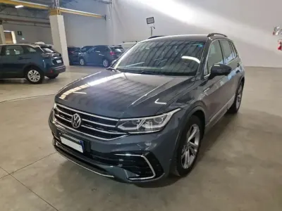 Usata VW Tiguan R-line 150 CV (110 kW) 2021 Grigio SUV