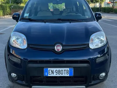 Usata Fiat Panda 4x4 Trekking 75 CV (55 kW) 2012 Blu Utilitaria