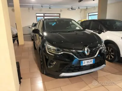 Käytetty Renault Captur Techno 91 HP (66 kW) 2023 Musta Katumaasturi