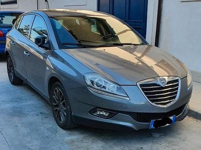 Usata Lancia Delta 120 CV (88 kW) 2011 Grigio Utilitaria