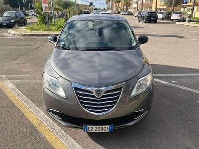 Usata Lancia Ypsilon 85 CV (62 kW) 2015 Grigio Utilitaria