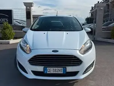 Usata Ford Fiesta Titanium 60 CV (44 kW) 2015 Bianco Utilitaria