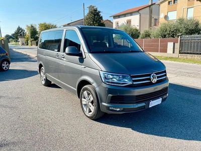 Usata VW Caravelle 150 CV (110 kW) 2017 Grigio Monovolume