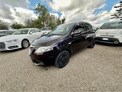 Usata Lancia Ypsilon 69 CV (50 kW) 2014 Viola Utilitaria